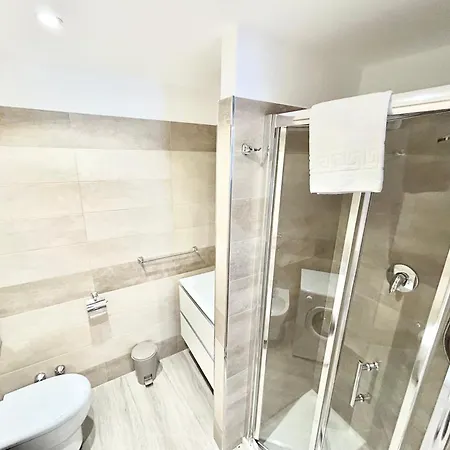ゲストハウス Un Letto Ideale Eur - Un Letto Ideale 4*